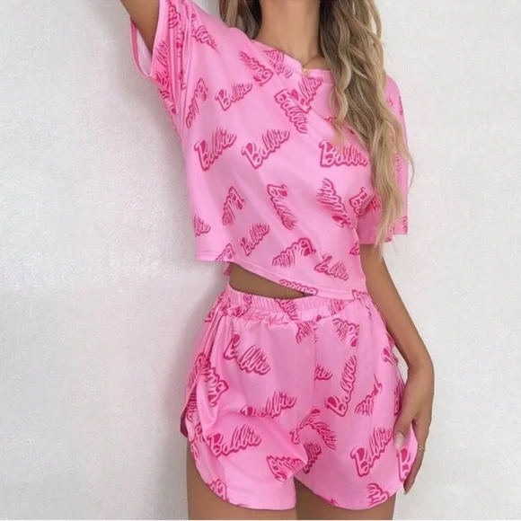 Barbie two piece outfit set in pink
Size medium - Picture 1 of 4